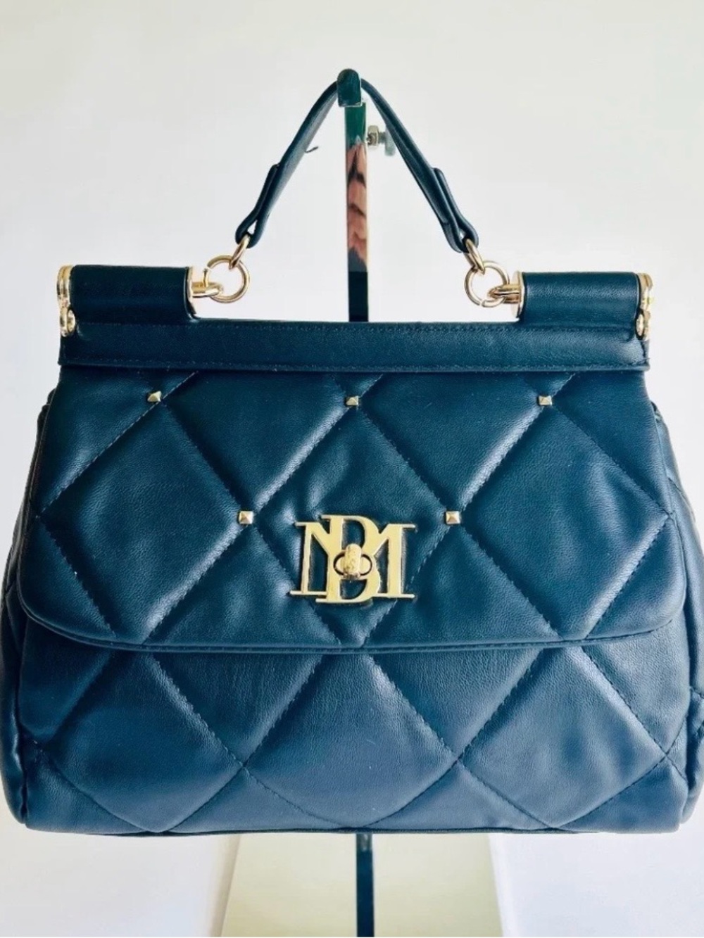 Bradgley Mischka Black Leather Quilted Handbag. - Picture 2 of 13